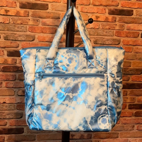 The Dye Puffer Tote